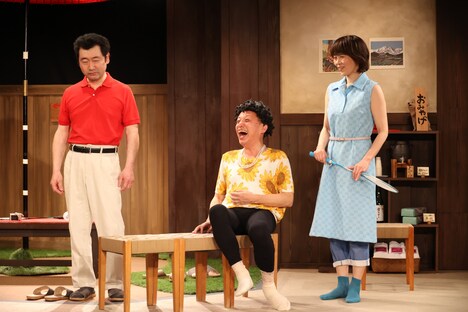 動物電気 2025初夏公演「愛一輪 バカの花」より。（撮影：明田川志保）