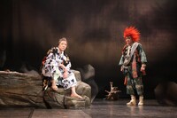 劇団扉座 第79回公演「北斎ばあさん－珍道中・神奈川沖浪裏－」より。