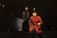 舞台「W3 ワンダースリー」より。（撮影：岡千里）