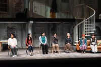 2024/2025シーズン シリーズ「光景-ここから先へと-」Vol.2「ザ・ヒューマンズ─人間たち」初日前会見の様子。左から細川岳、青山美郷、山崎静代、平田満、増子倭文江、稲川実代子、桑原裕子。