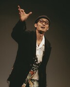 劇団ドラマティックゆうや 第8回公演「嘘の教育」より。（Photo by TAGAWA YUTARO）