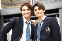 ミュージカル「ジェイミー」の稽古場お披露目より。左から三浦宏規、髙橋颯。