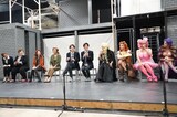 ミュージカル「ジェイミー」の取材会より。左から栗山絵美、かなで、保坂知寿、安蘭けい、三浦宏規、髙橋颯、石川禅、岸祐二、泉見洋平、渡辺大輔。