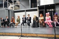 ミュージカル「ジェイミー」の取材会より。左から栗山絵美、かなで、保坂知寿、安蘭けい、三浦宏規、髙橋颯、石川禅、岸祐二、泉見洋平、渡辺大輔。