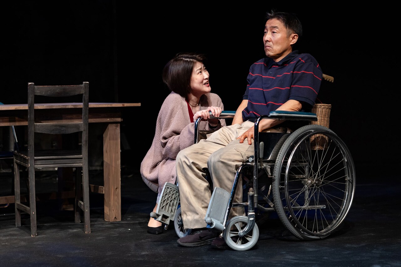 みのすけ・松本紀保らが出演、“移民”テーマの新作「燃える花嫁」が開幕