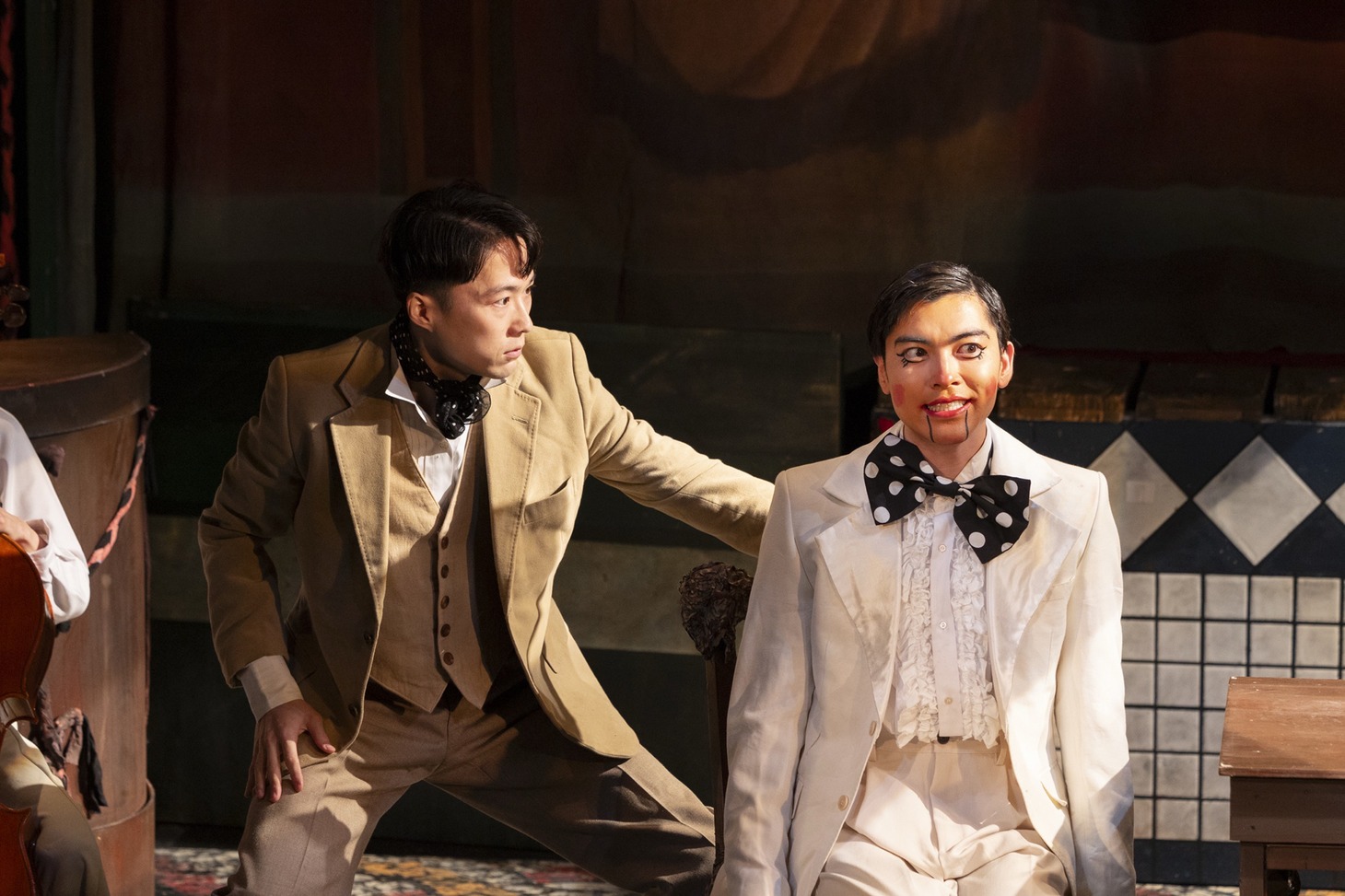 オフィス3〇〇特別公演「少女仮面」より。（撮影：加藤孝）