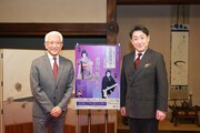 左から中村萬壽、中村芝翫。