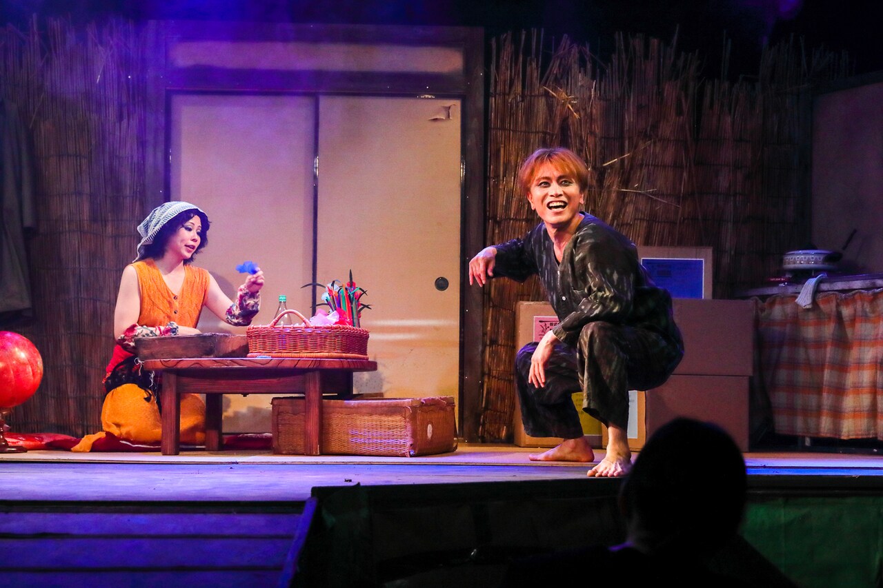 安田章大主演舞台『愛の乞食/アリババ』新宿梁山泊グッズ クリアポーチ アリババ』『愛の乞食』 | Bunkamura