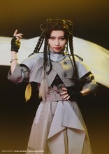 田野優花扮する天都己一香。