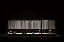 ロロいつ高シリーズ「いつだって窓際であたしたち」より。（撮影：阿部章仁）