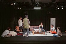 餓鬼の断食 vol.4.5「スイッチ」「対岸は、火事。」より。（撮影：
松本尚大）