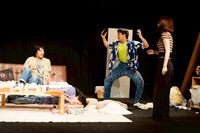 餓鬼の断食 vol.4.5「スイッチ」「対岸は、火事。」より。（撮影：
松本尚大）