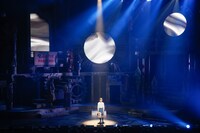 Fantasy Musical「バースデー」より。（撮影：小境勝巳、佐藤薫、冨田味我）