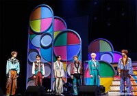 ライブステージ「BACK TO THE MEMORIES PART5」より。