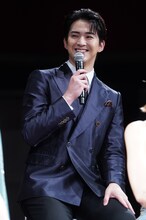 「僕も飛行機から外を見るのが好き」とワクワクした表情で語る甲斐翔真。