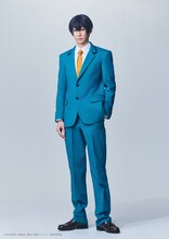 田中涼星扮する清峰葉流火の制服姿。