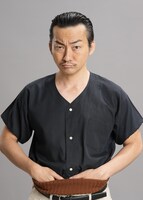 波岡一喜扮する竹本テツ。