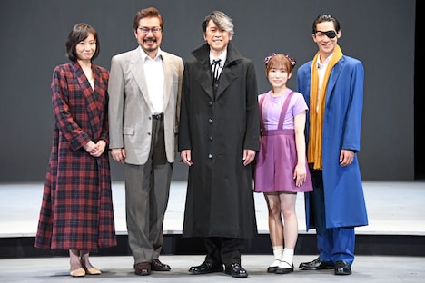 ミュージカル「ブラック・ジャック」囲み取材の様子。左から大空ゆうひ、今井清隆、坂本昌行、矢吹奈子、味方良介。