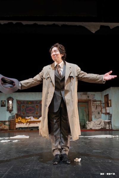 ルーマニア・シビウの国立ラドゥスタンカ国立劇場で、6月26日に上演された佐々木蔵之介の一人芝居「ヨナ-Jonah」カーテンコールの様子。（撮影：齋藤千春）