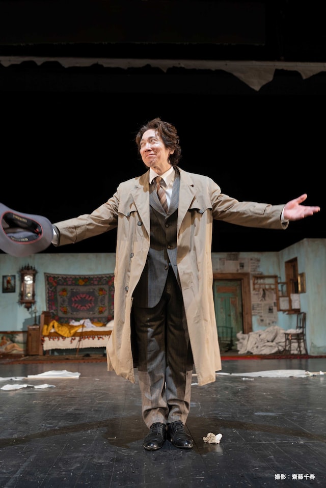 ルーマニア・シビウの国立ラドゥスタンカ国立劇場で、6月26日に上演された佐々木蔵之介の一人芝居「ヨナ-Jonah」カーテンコールの様子。（撮影：齋藤千春）