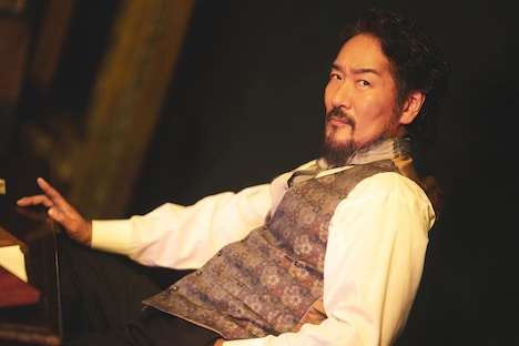 天宮良のキャストビジュアル。（撮影：宮田浩史）