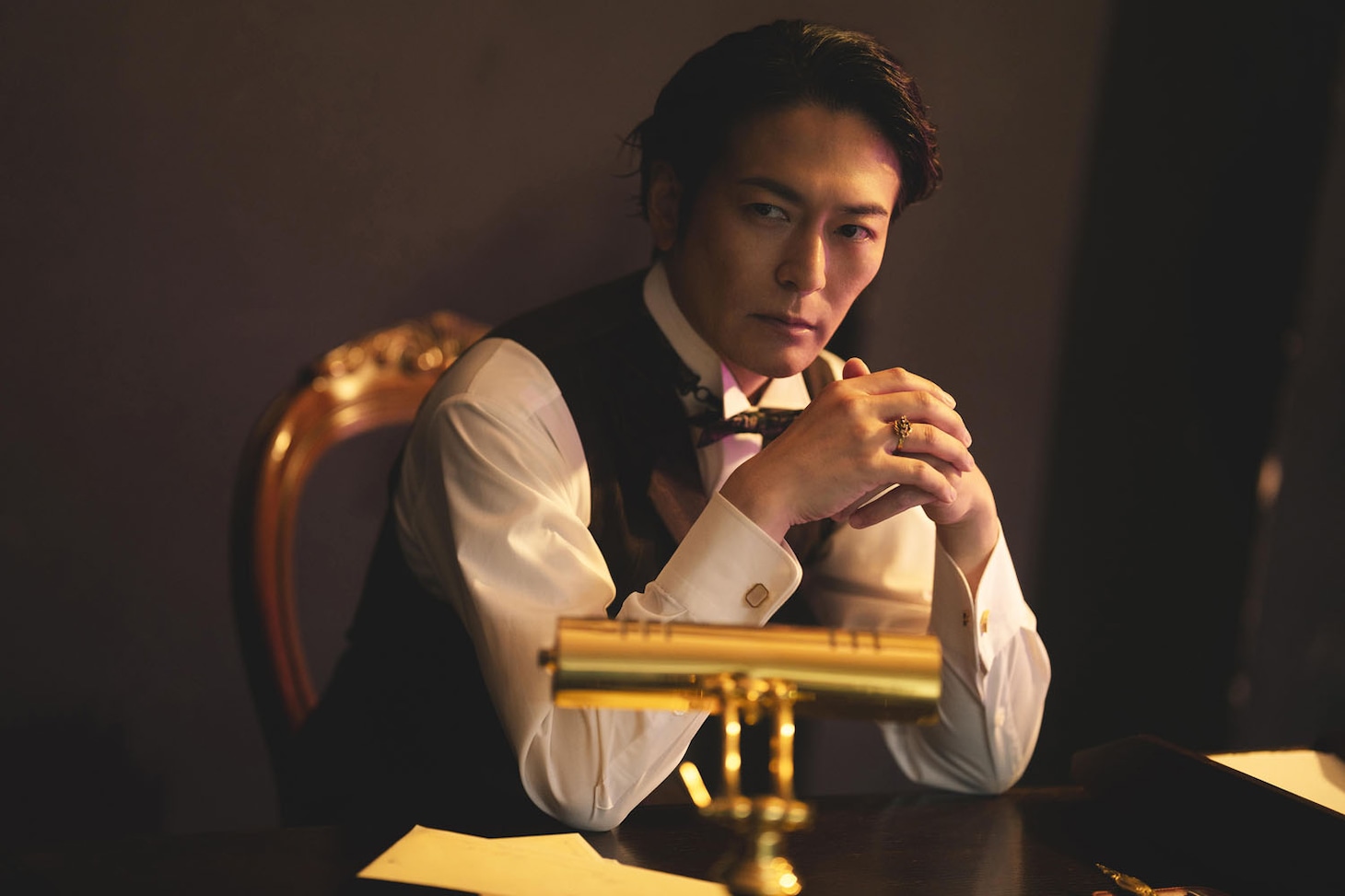 須賀貴匡のキャストビジュアル。（撮影：宮田浩史）