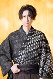 鉄斎役・鈴木裕樹のキャストビジュアル。