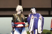 左から中村獅童、尾上松也。