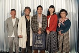 Bunkamura Production 2025「泣くロミオと怒るジュリエット2025」囲み取材より、左から鄭義信、渡辺いっけい、桐山照史、柄本時生、八嶋智人。(撮影:大久保惠造)