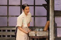 こまつ座 第154回公演「父と暮せば」より。（撮影：宮川舞子）
