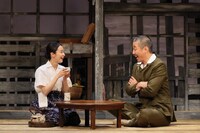 こまつ座 第154回公演「父と暮せば」より。（撮影：宮川舞子）