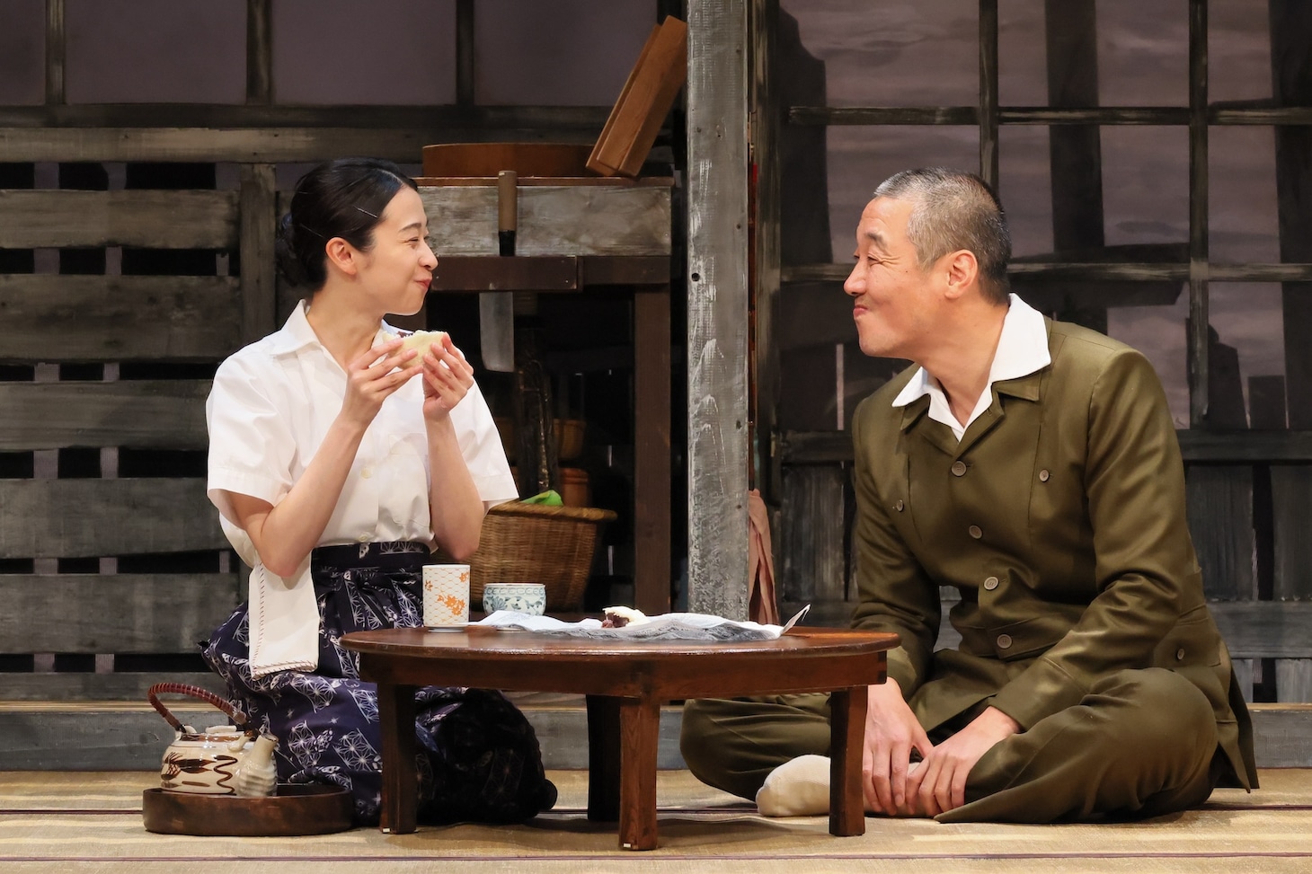 こまつ座 第154回公演「父と暮せば」より。（撮影：宮川舞子）