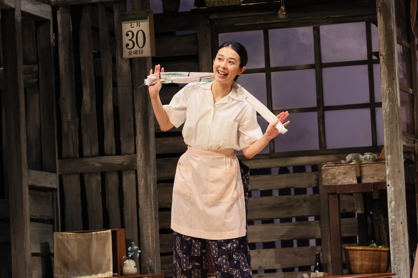 こまつ座 第154回公演「父と暮せば」より。（撮影：宮川舞子）