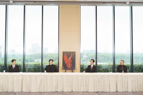 「火の鳥」合同取材会より、左から市川團子、市川染五郎、坂東玉三郎、原純。（撮影：岡本隆史）