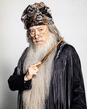 市村正親扮するアルバス・ダンブルドア。