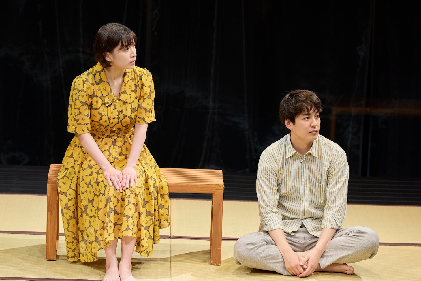 R Plays Campany「海と日傘」より。
