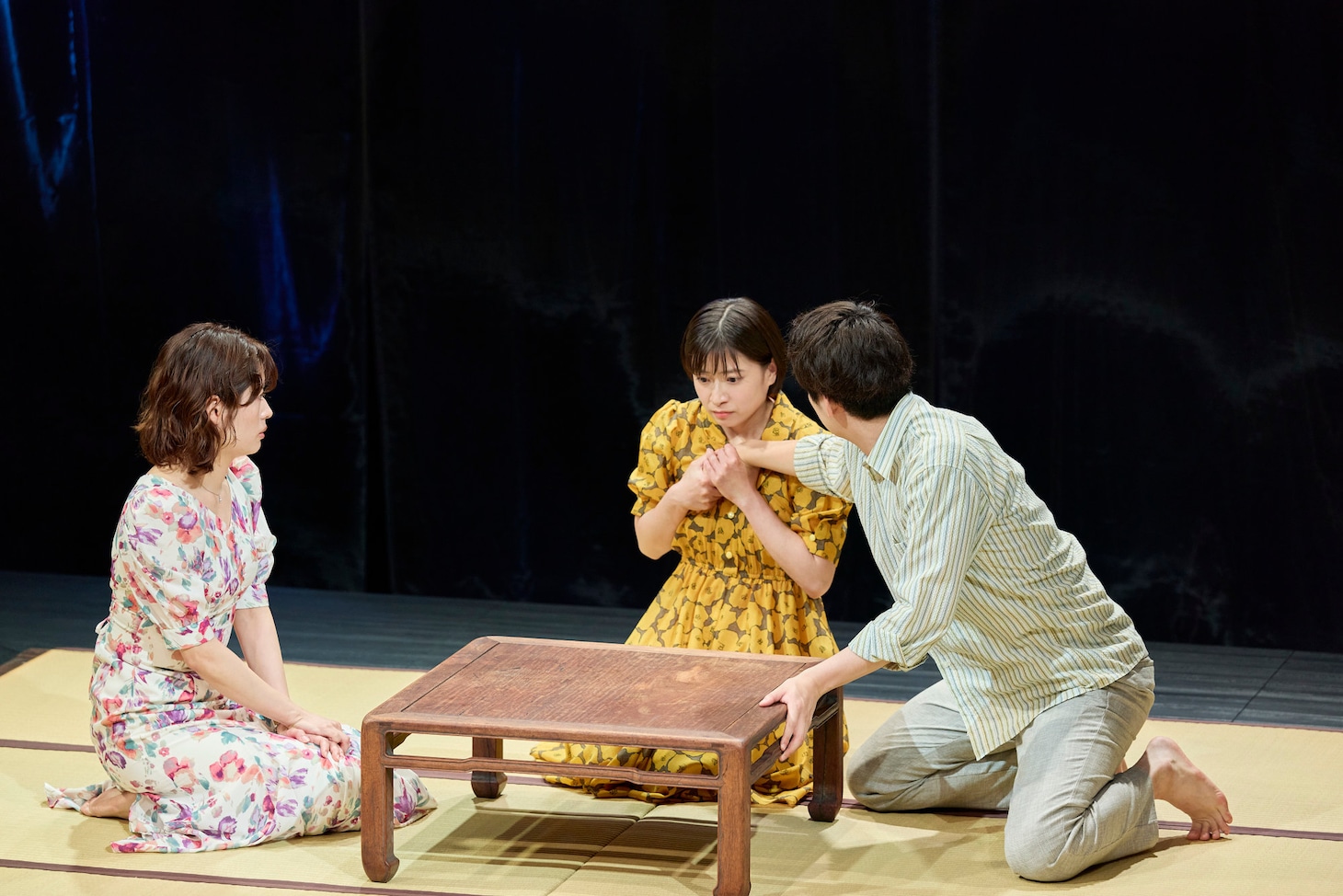 R Plays Campany「海と日傘」より。