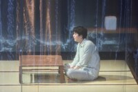 R Plays Campany「海と日傘」より。