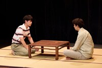 R Plays Campany「海と日傘」より。