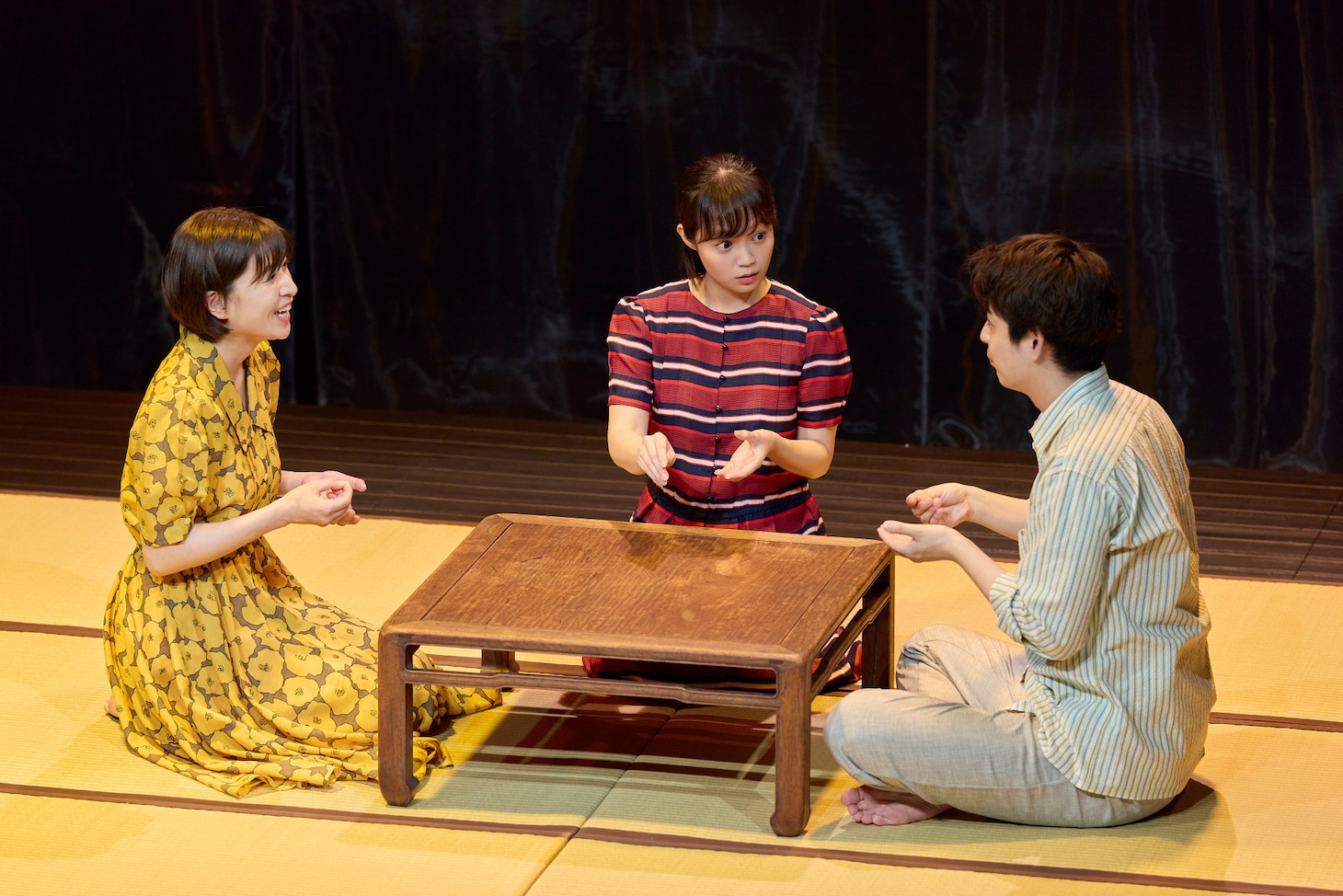 R Plays Campany「海と日傘」より。