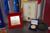 佐々木蔵之介はウォーク・オブ・フェイムを受賞した。