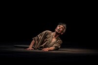 田中泯｜名和晃平「彼岸より」の様子。（Photo by Yoshikazu INOUE）