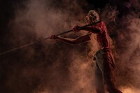 田中泯｜名和晃平「彼岸より」の様子。（Photo by Yoshikazu INOUE）