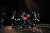 ダンスカンパニー ブッシュマン「あの日見た花の名前を君達はまだ知らない。」より。（PHOTO:HARU）