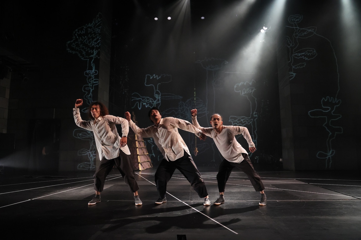ダンスカンパニー ブッシュマン「あの日見た花の名前を君達はまだ知らない。」より。（PHOTO:HARU）
