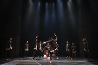 ダンスカンパニー ブッシュマン「あの日見た花の名前を君達はまだ知らない。」より。（PHOTO:HARU）