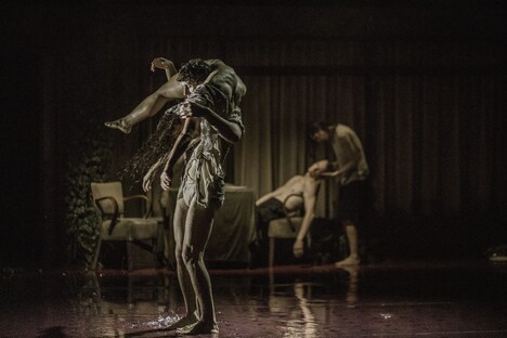 ピーピング・トム「トリプティック」より。(c)Virgina Rota