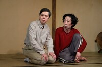 流山児★事務所 創立40周年記念公演 平田俊子作品連続上演より、「ガム兄さん」の様子。（撮影：横田敦史）