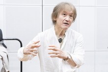 オペラ「ナターシャ」のリハーサルの様子、大野和士。（撮影：堀田力丸）