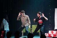 漫才ミュージカル「なにわシーサー’s」公開舞台稽古より。